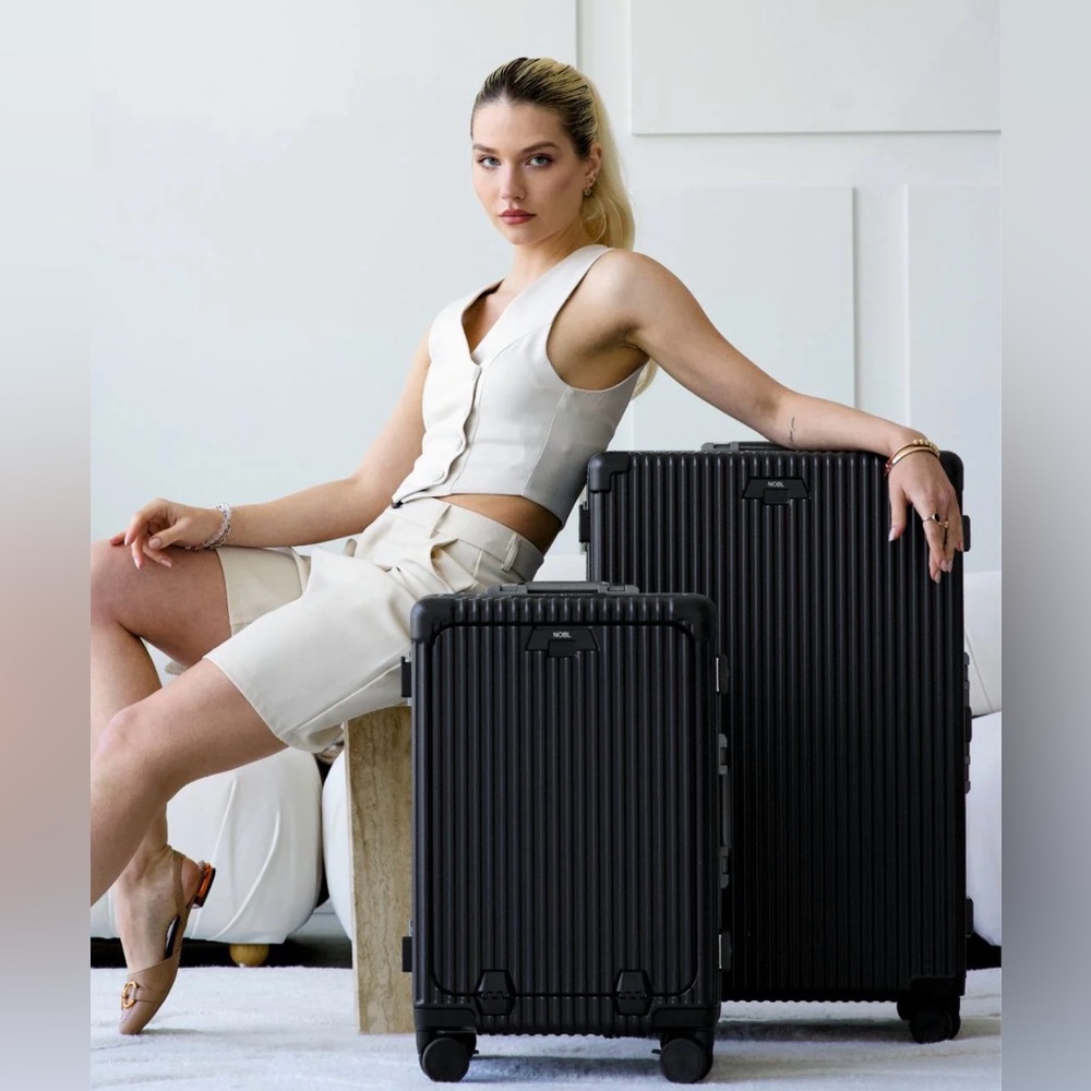 NOBL Carry-On: All-In-One - GREAT CONDITION - Picture 2 of 16